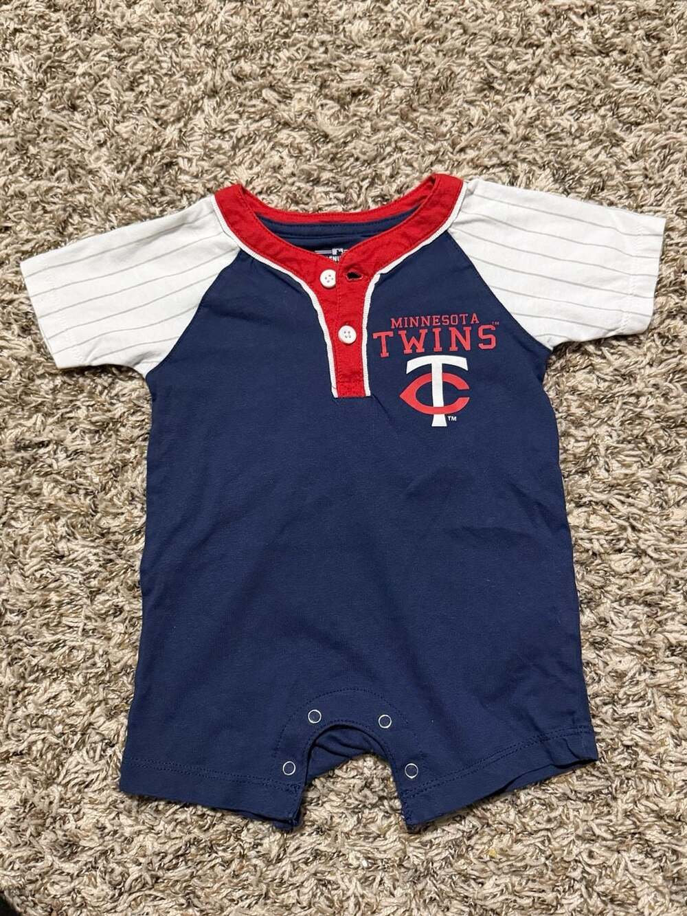 MLB Minnesota Twins Infant Short Sleeve Raglan Henley Romper, 3/6 Months